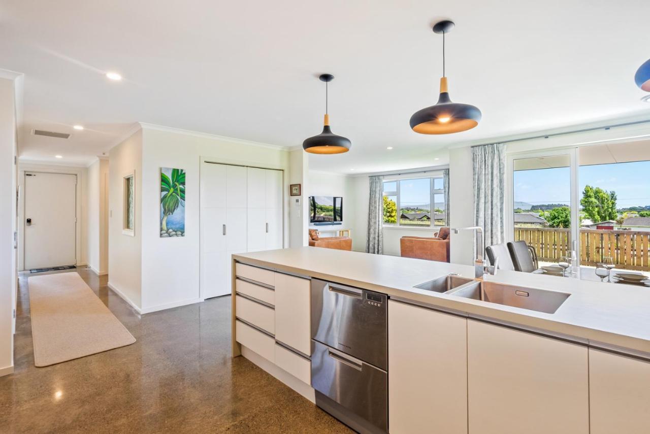 Matenga Townhouse - Waikanae Holiday Home Экстерьер фото